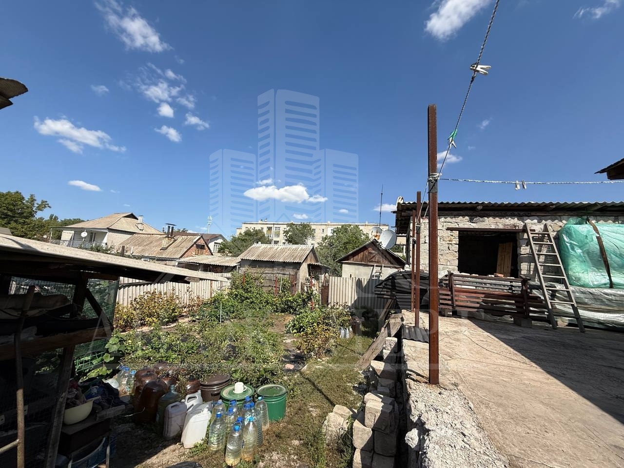 🔑 ПРОДАМ 3х-КОМНАТНЫЙ ДОМ🔑 📍 Расположение: г. Стаханов, пер. Руднева 🏘 ✅ 📏Площадь дома -137м²📐 📏Земельный участок - 6 соток 📐 ✍ ОПИСАНИЕ: 🔹Продаётся просторный дом с отличной планировкой в г. Стаханов 🍃 🔹Дом находится в спальном районе ☀️ 🔹Еще на стадии строительства🛠️ 🔹Гараж 🅿️ 🔹Небольшой участок земли 🌲 🔹Им...