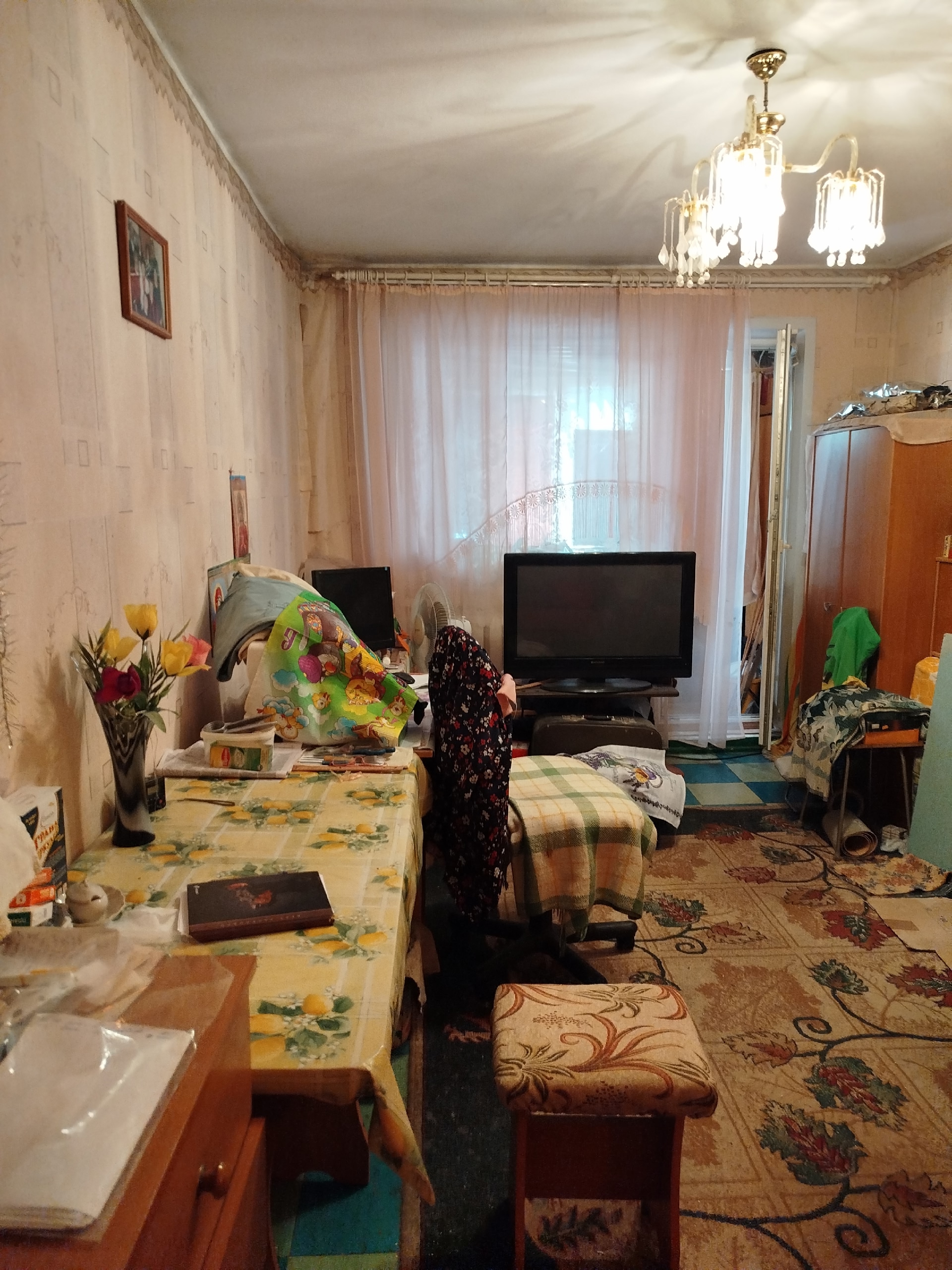 Продам 1-комнатную квартиру 📍 Жовтневый район, г. Луганск 🏢 Этаж — 5/5 | 📐 Площадь — 32 м² 🔹 Состояние жилое 🔹 Крыша после ремонта — в отличном состоянии 🔹 Санузел раздельный 🔹 Балкон 🔹 Квартира тёплая и уютная 📍 Отличное расположение: всё необходимое в шаговой доступности — магазины, остановки, школа, садик ...