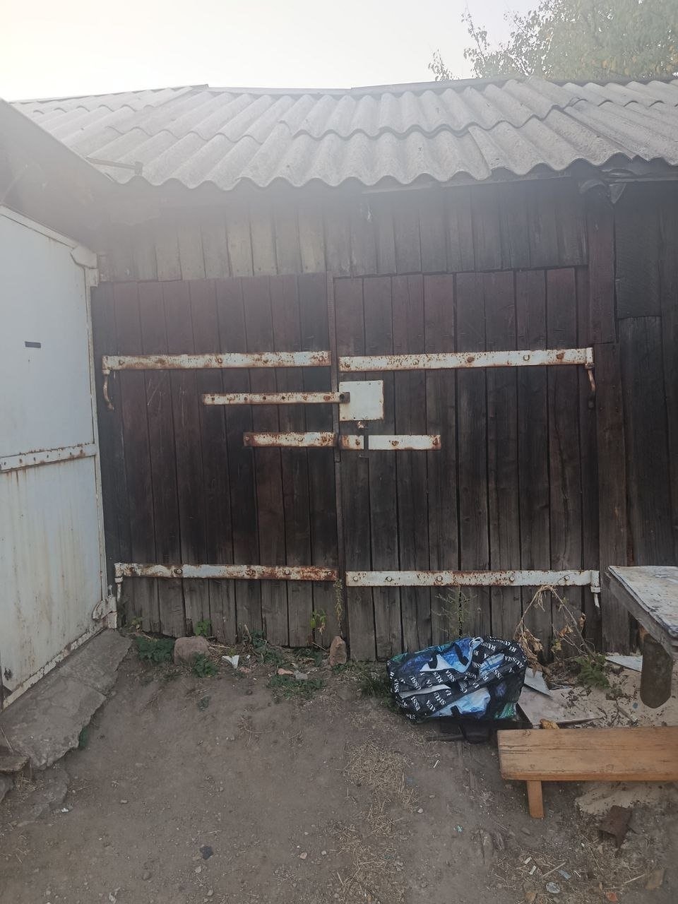🔑 ПРОДАМ 3-КОМНАТНУЮ КВАРТИРУ 🔑 📍 г. Стаханов, ул. Карла Либкнехта, д.71 ✅ 🏢 Этаж: 1/2✅ 📐Площадь - 💼 , собственник один, быстрый выход на сделку ✅ 🏡 ОПИСАНИЕ: 🔹 Пластиковые окна 🪟 🔹 Металлическая входная дверь 🚪 🔹 Вода круглосуточно 🚰 🔹 Отопление — одноконтурный котёл ♨️ 🔹 Колонка для горячей воды 💦 🔹 Вся меб...